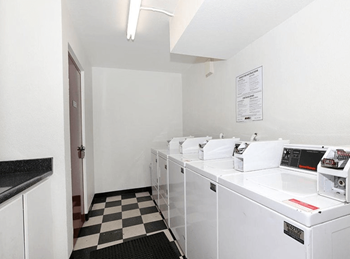 A laundry room with washers and dryers.